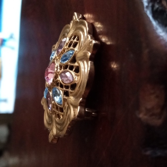 Gold tone brooch - Picture 3 of 3